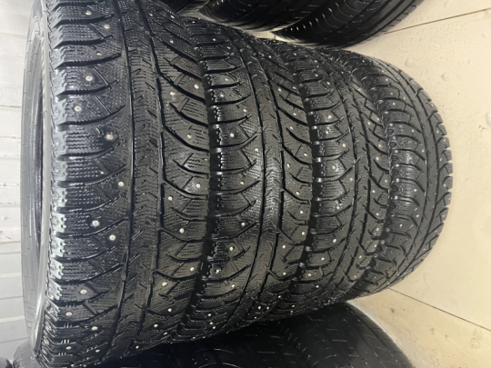 Шины Bridgestone  Зимние шипованные 185/65/15
