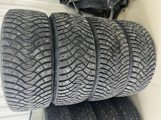 Шины Dunlop  Зимние шипованные 225/45/17