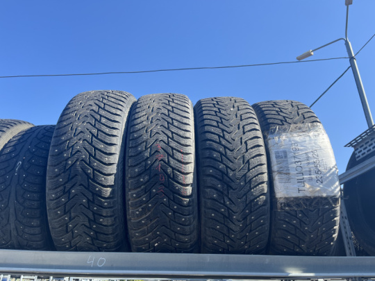 Шины Nokian  Зимние шипованные 235/55/20