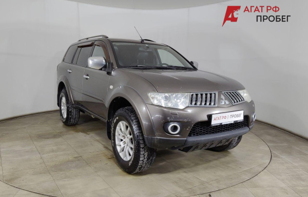 Mitsubishi Pajero Sport 2012 года с пробегом 242 000 км, фото 1