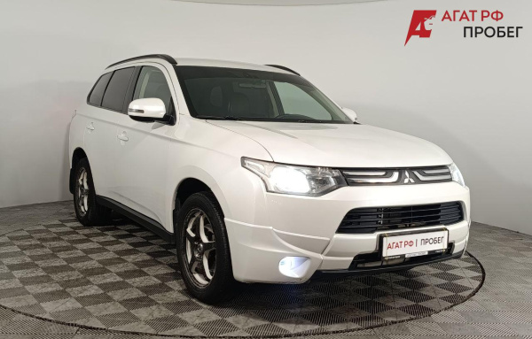 Mitsubishi Outlander 2013 года с пробегом 259 200 км, фото 1